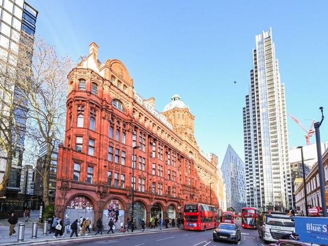 Flat for sale in Hoxton, Greater London
