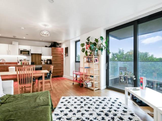 Flat for sale in Silvertown, Greater London