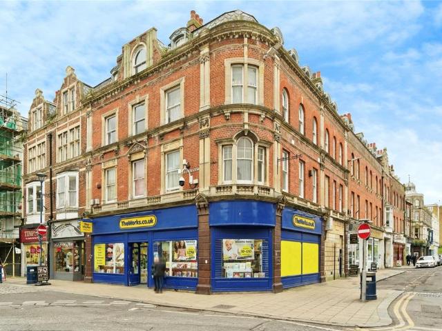 Flat for sale in Clarendon, Ash