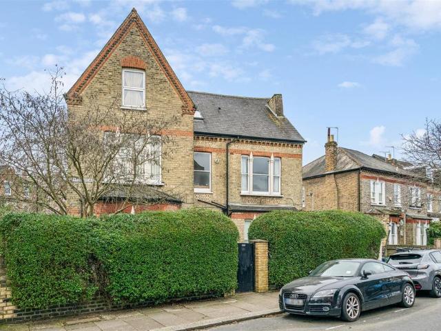 Flat for sale in London Borough of Hounslow, Strand