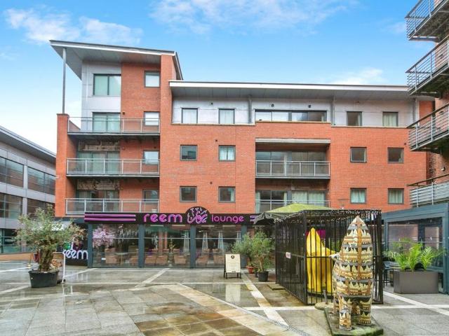 Flat for sale in Chinatown, Liverpool
