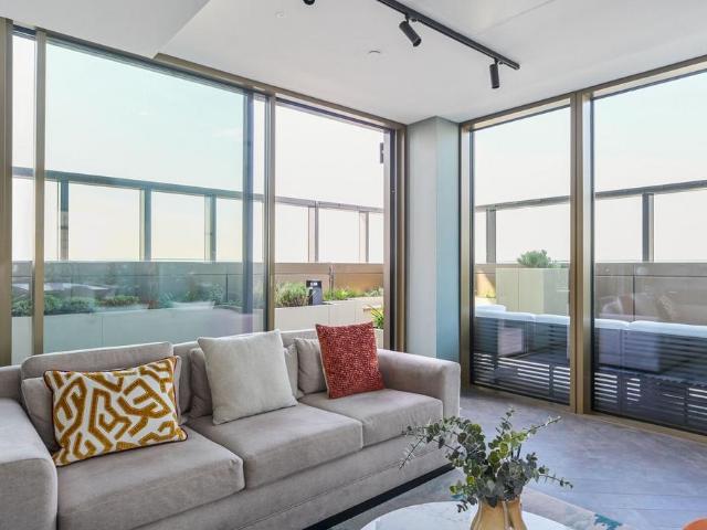 Flat for sale in Isle Of Dogs, Greater London