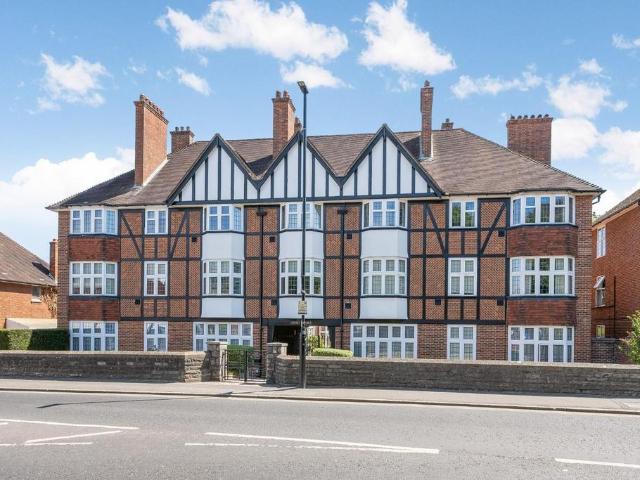 Flat for sale in Woodcote, Epsom