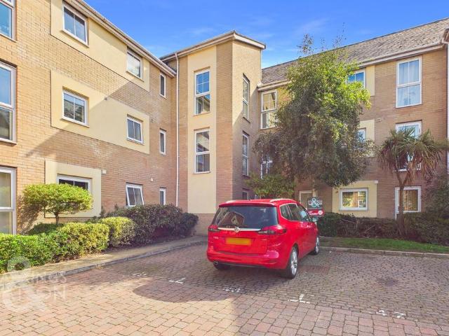 Flat for sale in Burgh St Peter, Norfolk