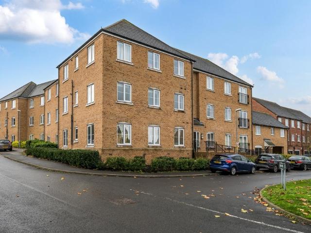 Flat for sale in Elmstead, Greater London
