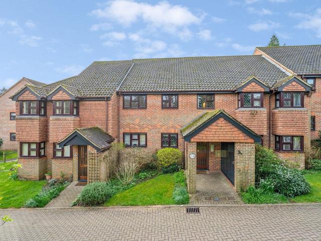 Flat for sale in Heronsgate, Batchworth