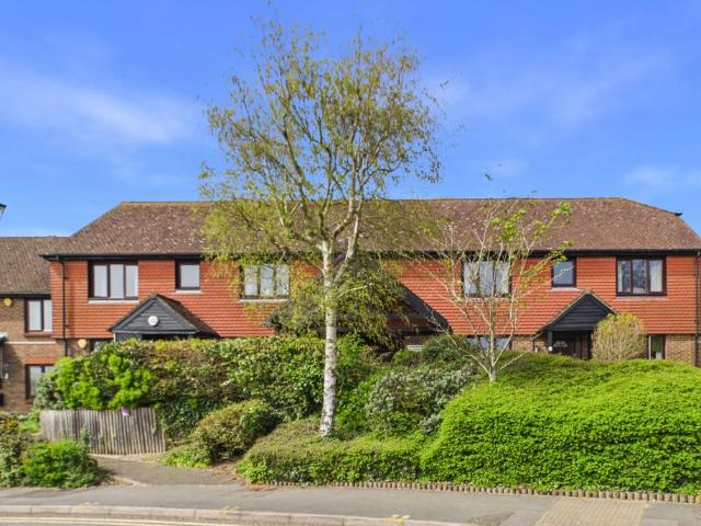 Flat for sale in Battle, Heathlands