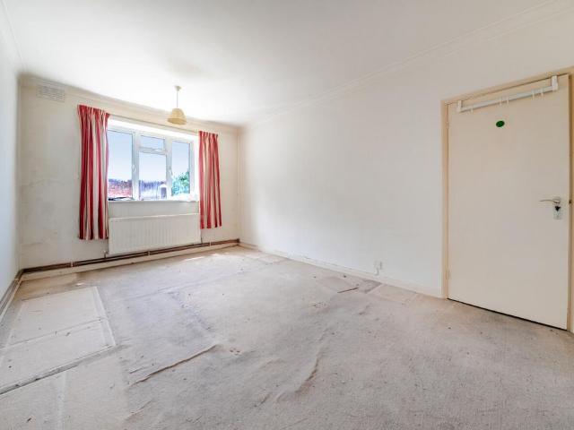 Flat for sale in Streatham Hill, Greater London