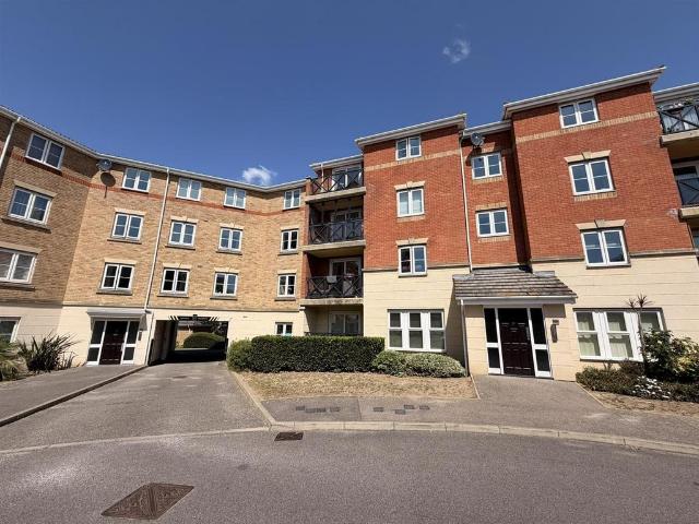 Flat for sale in Kursaal Estate, Alton Barnes