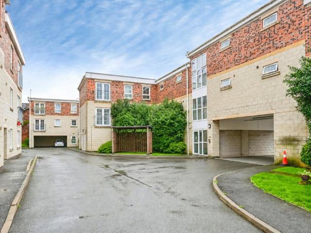 Flat for sale in Calderstones