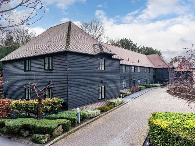 Flat for sale in Midway, Kent