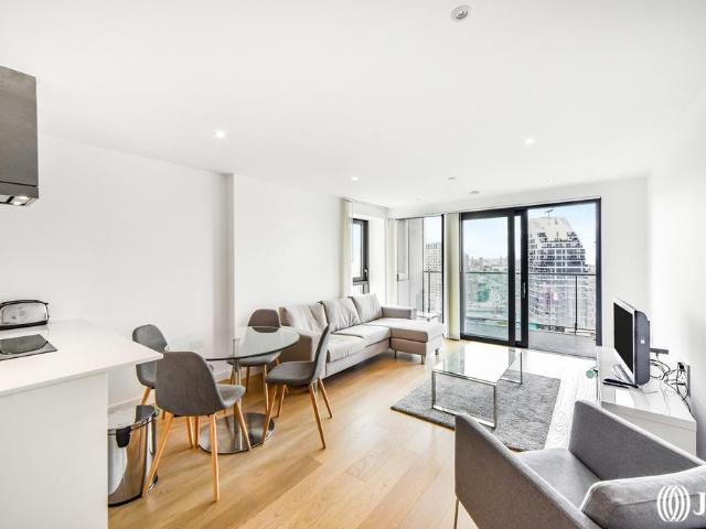 Flat for sale in Blackwall, Greater London