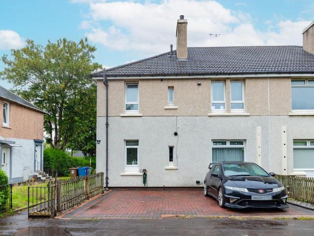 Flat for sale in Carmyle, Scotland