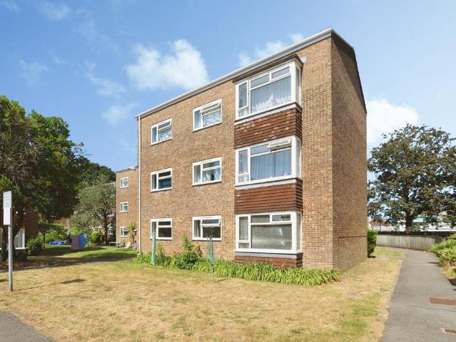 Flat for sale in Oakdale, Poole