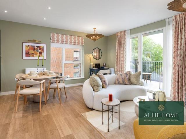 Flat for sale in Hayes, Greater London