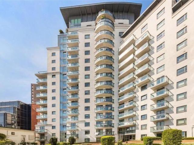 Flat for sale in Isle Of Dogs, Greater London