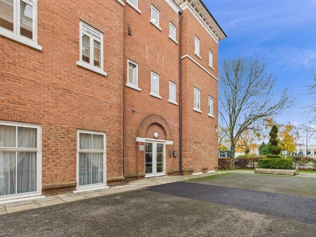 Flat for sale in Coldharbour, Buckinghamshire