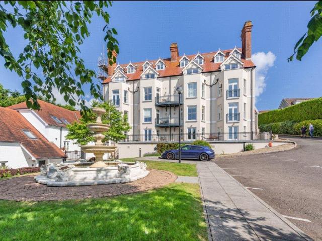 Flat for sale in Tenby, Pembrokeshire