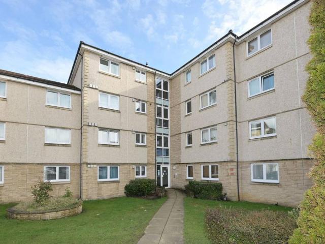 Flat for sale in Bathgate, Scotland