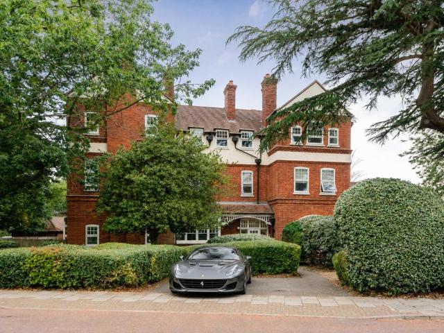 Flat for sale in Blackfen, Greater London