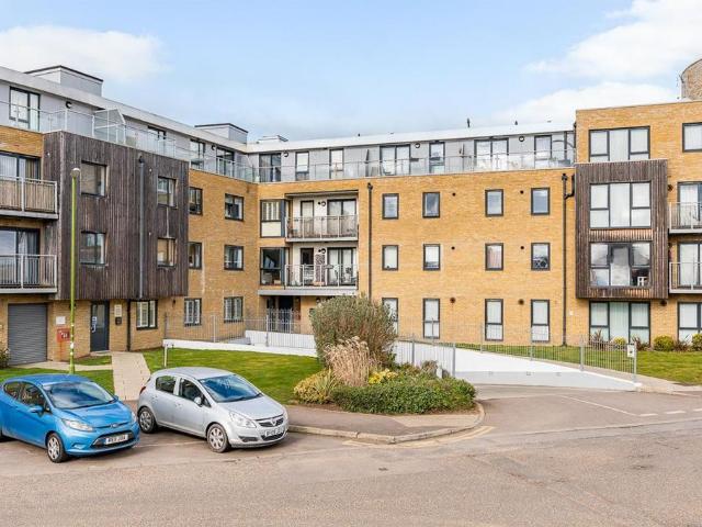 Flat for sale in Hertford, Colliers End