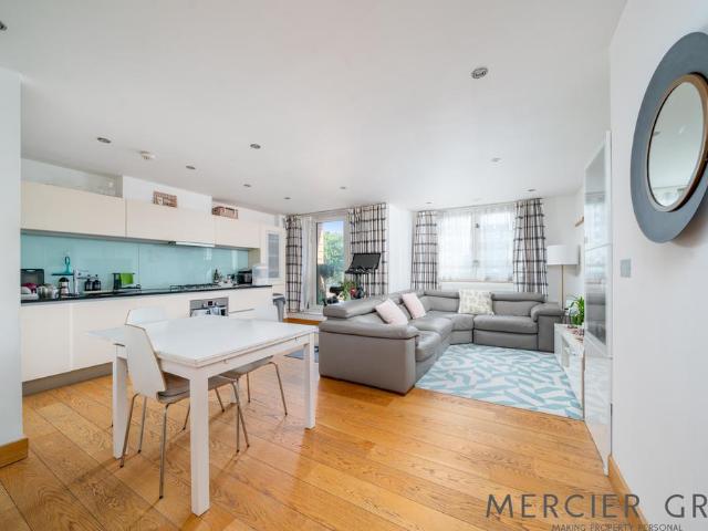 Flat for sale in South End Green, Greater London
