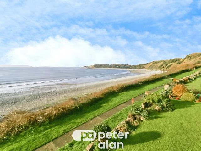 Flat for sale in The Knap, Barry