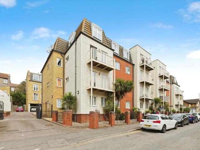 Flat for sale in Cliftonville West, Acol