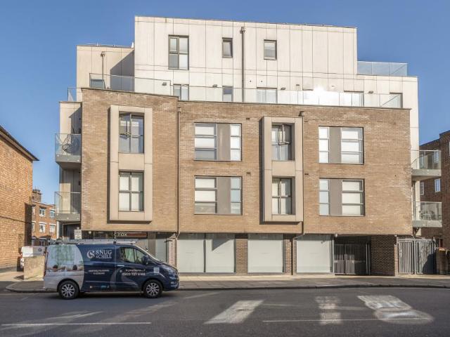 Flat for sale in Hendon, Greater London