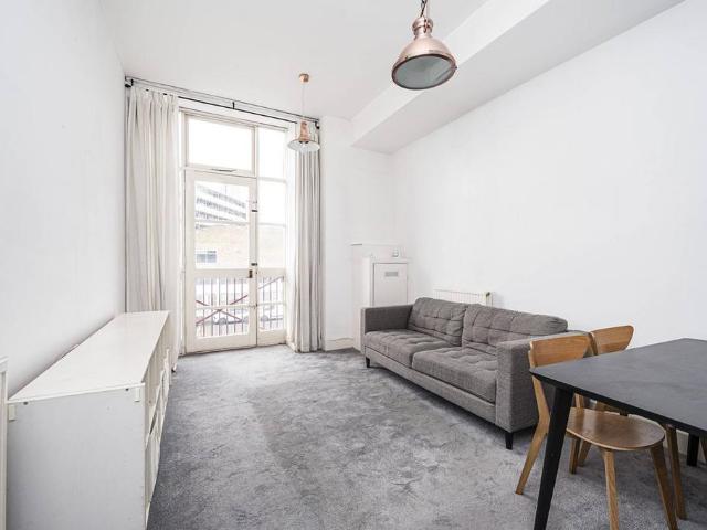 Flat for sale in Bethnal Green, Greater London