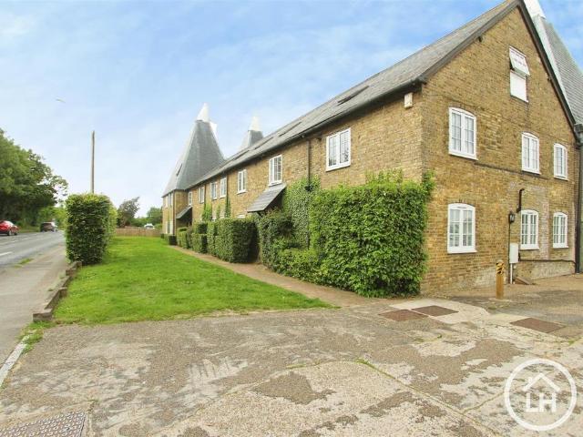 Flat for sale in Oad Street, Kent
