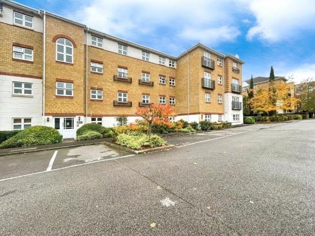 Flat for sale in Easthampstead, Bracknell