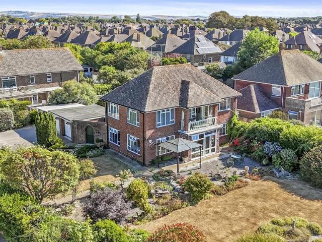 Flat for sale in Worthing, West Sussex