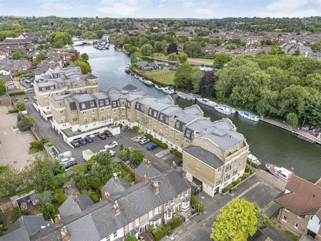 Flat for sale in Reading