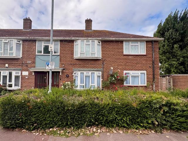 Flat for sale in London Borough of Barking and Dagenham, Greater London