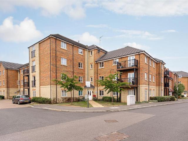 Flat for sale in Epsom, Surrey