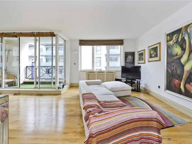 Flat for sale in Chelsea Harbour, Greater London