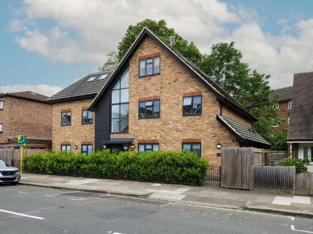 Flat for sale in Horn Park, Greater London