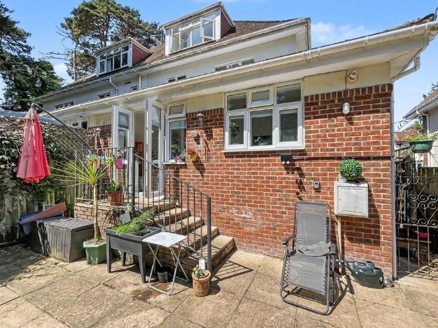 Flat for sale in Queens Park, Bournemouth