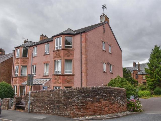 Flat for sale in Fell Lane