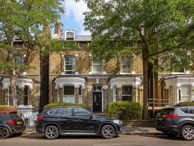 Flat for sale in London Borough of Lambeth, Greater London