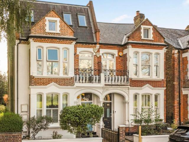 Flat for sale in Greater London