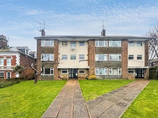 Flat for sale in Eastbourne, East Sussex