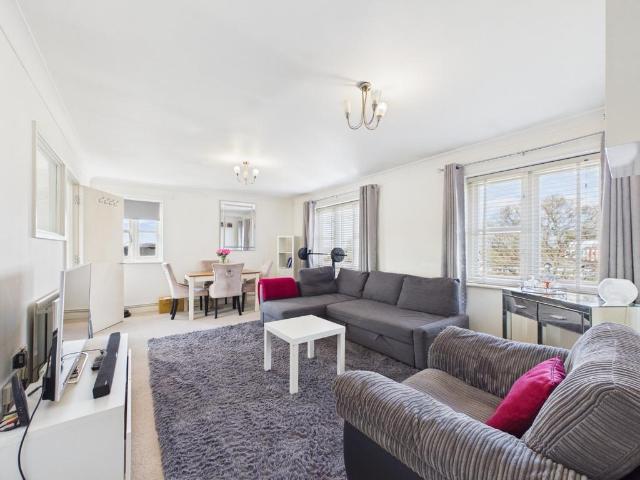 Flat for sale in Mottingham, Greater London