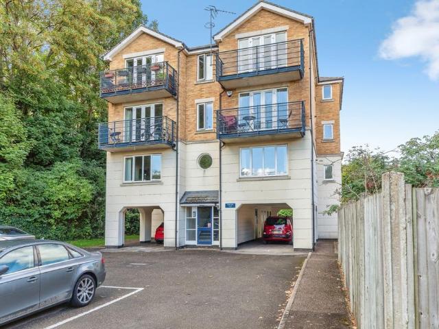 Flat for sale in Borstal, Rochester