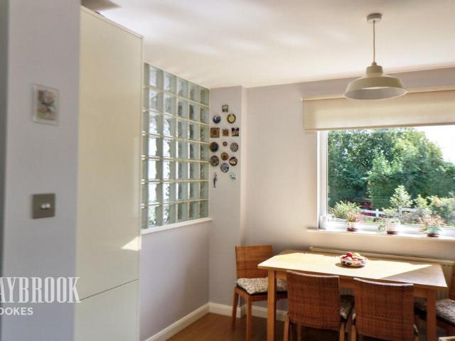 Flat for sale in Stumperlowe, Fulwood