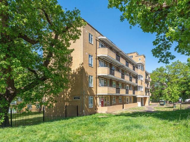 Flat for sale in Dulwich, Greater London