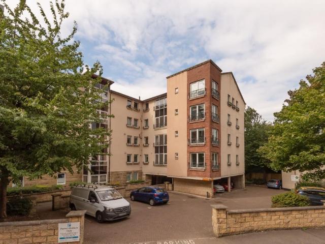 Flat for sale in Meadowbank, Scotland