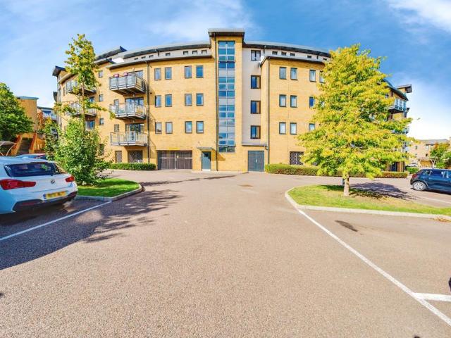Flat for sale in Worcester Park Estate, Monks Orchard