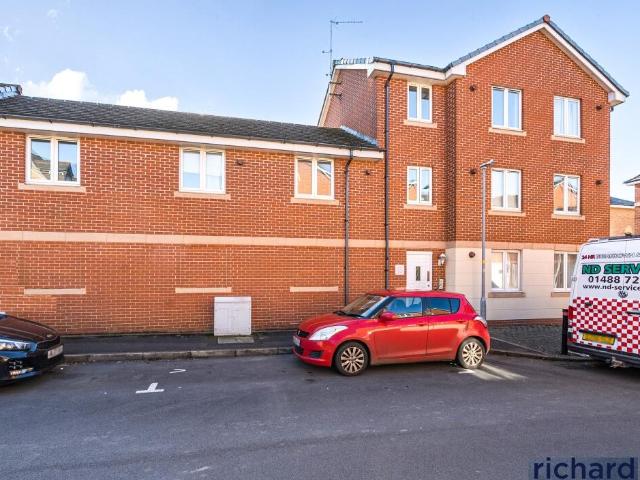 Flat for sale in Churchward, Rodbourne